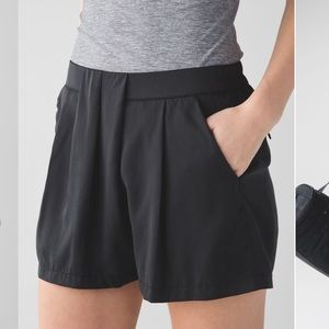 Lululemon &go Keepsake Short Black Size 4